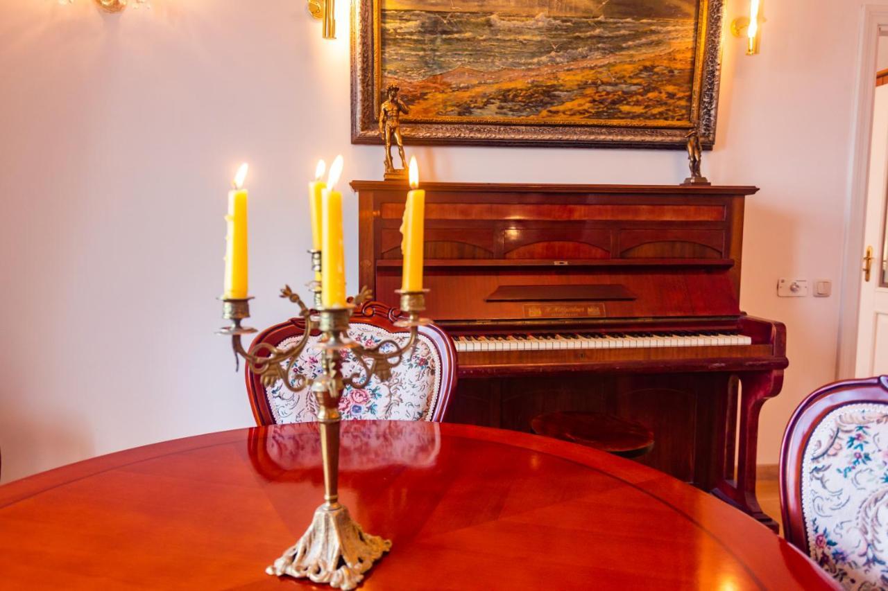 Classic Style In The Center Of Appartement Riga