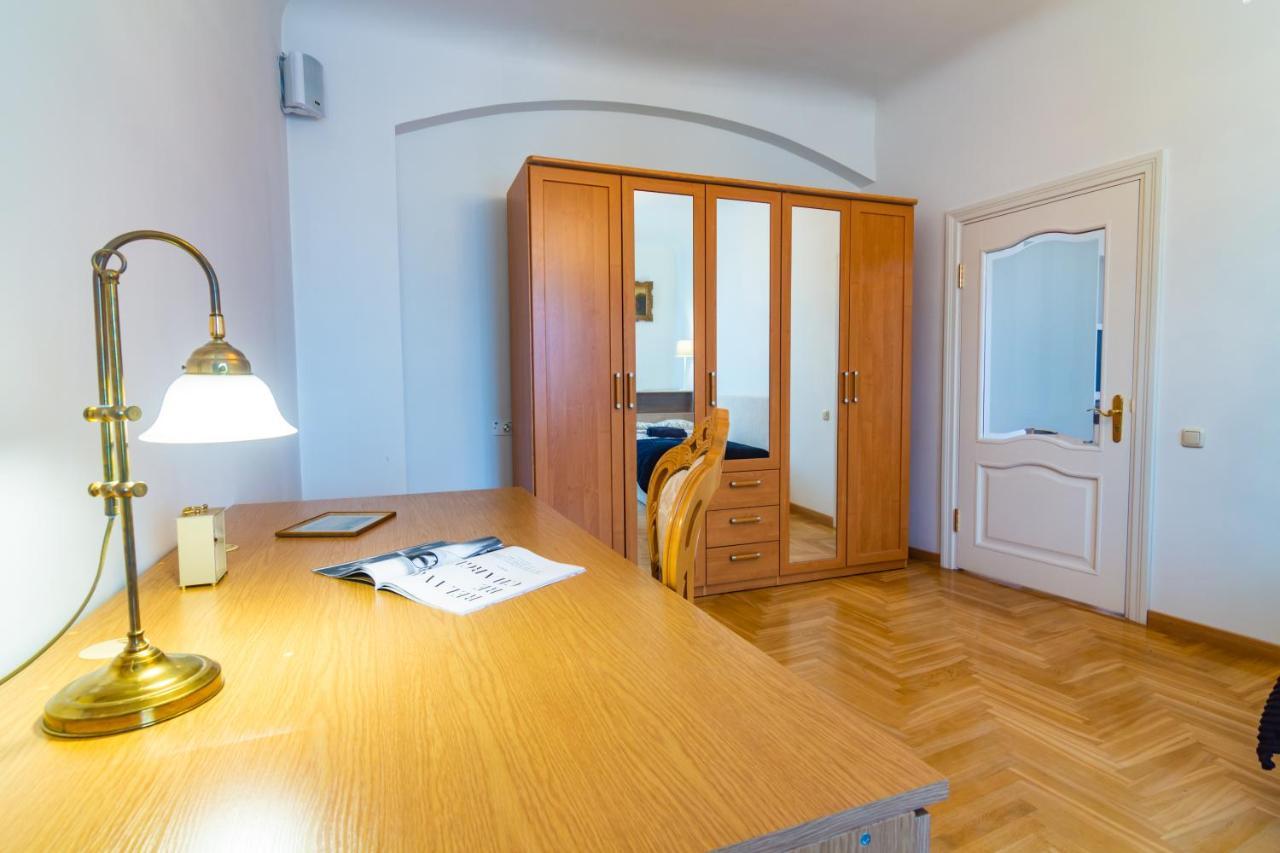 Classic Style In The Center Of Lejlighed *