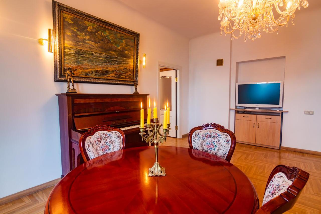 Lejlighed Classic Style In The Center Of
