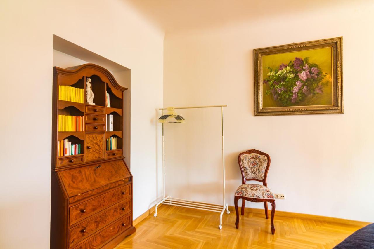 Classic Style In The Center Of Lejlighed *