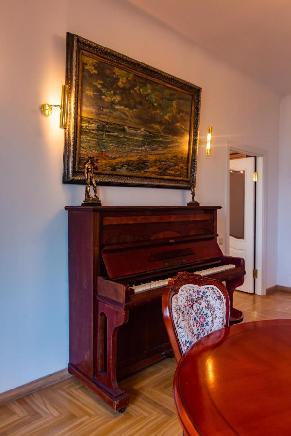 Lejlighed Classic Style In The Center Of Riga